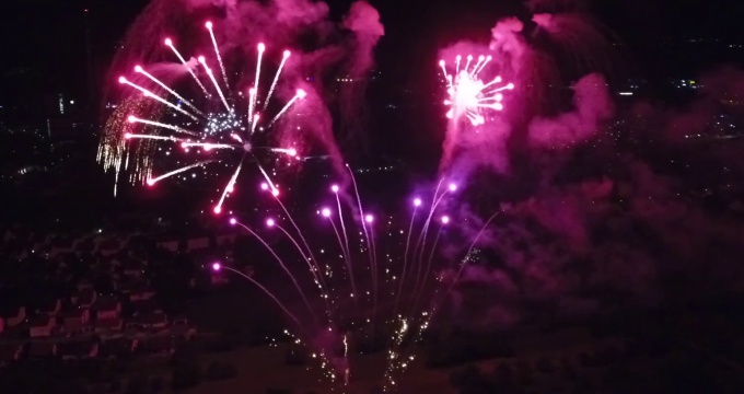 Geburtstagsfeuerwerk als Großfeuerwerk 2016 in Altbach bei Esslingen (Höhengaststätte Schießhaus)